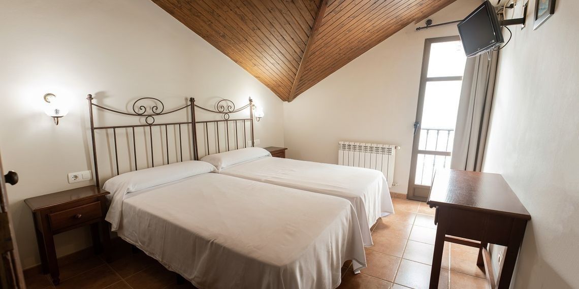 Habitación del Complejo Los Pinos con dos camas